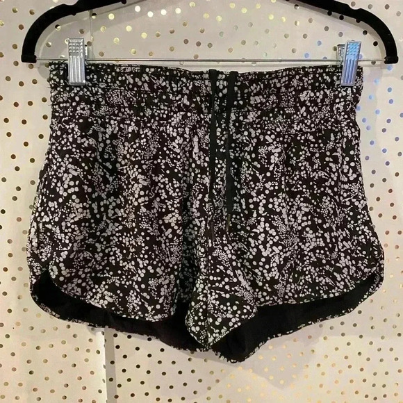 Lululemon Choose A Side Short - Picture 1 of 7